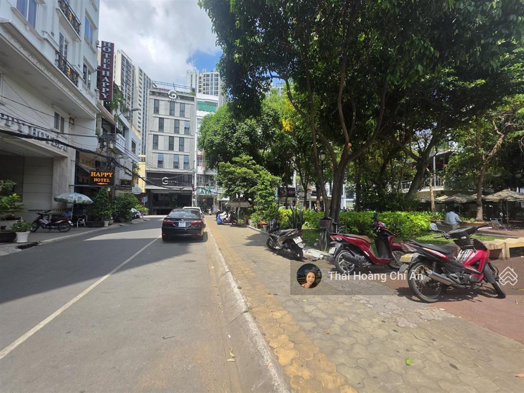 Tòa nhà 11 tầng  ngay viettel complex & hà đô centrosa