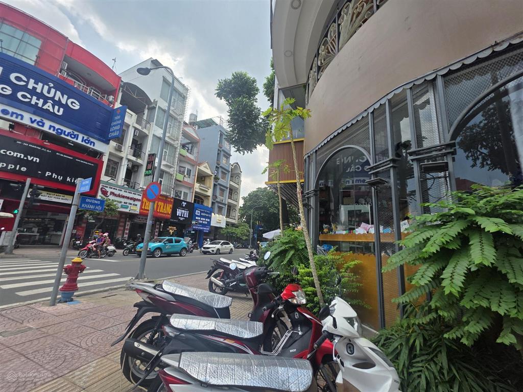 Sát vách quận 1 chỉ 3 phút di chuyển nhà phố hoàng diệu q4 (ngay cc h1) có dòng tiền