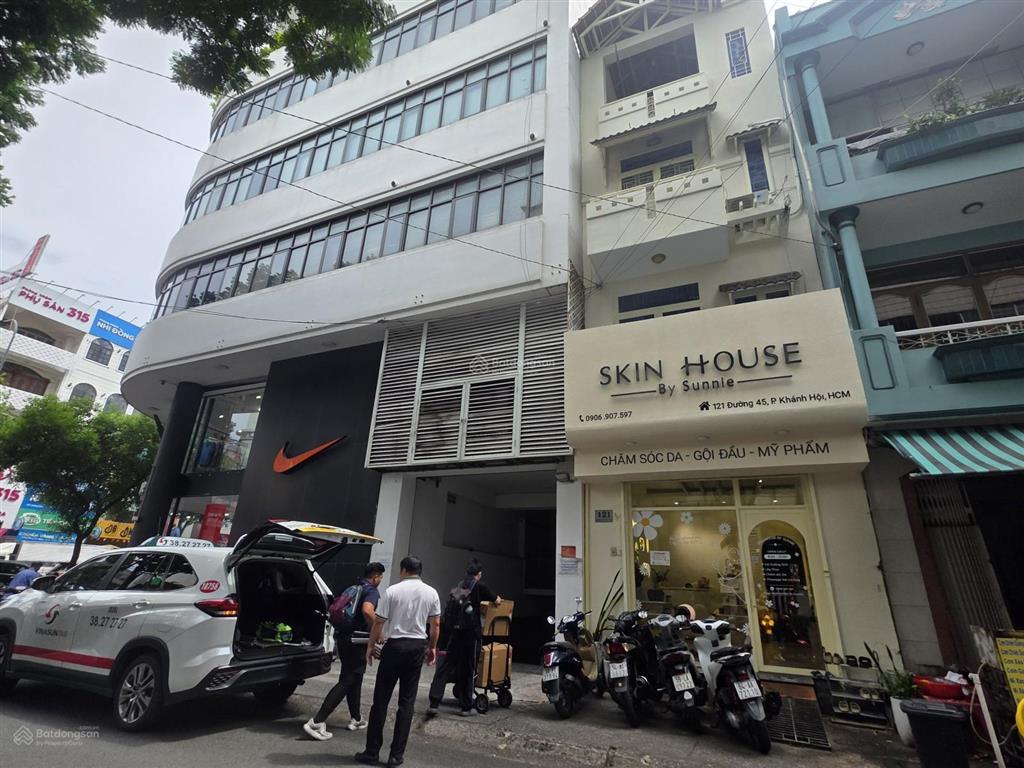 Hxh hoàng diệu q4 4.2x25m sát vách quận 1 một bước chân đến bến bạch đằng