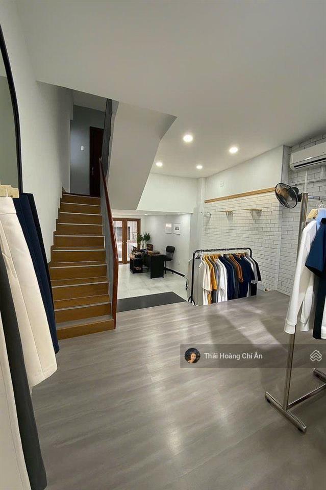 Chủ gấp bán hạ sốc 2 tỷ  nhà sát mt bạch đằng p.2 tân bình  67m2 (4.8x14m) dòng tiền 30 tr/tháng