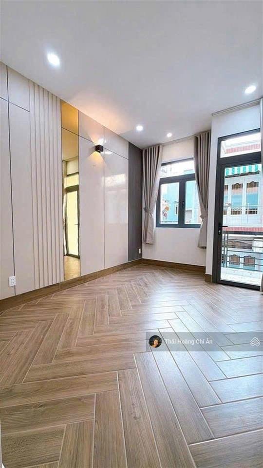 Nhà mới 5 tầng kế bên công viên khánh hội q4  chỉ 4,95 tỷ  sang q1 5 phút