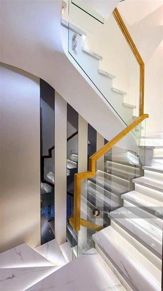 Nhà mới 5 tầng kế bên công viên khánh hội q4  chỉ 4,95 tỷ  sang q1 5 phút