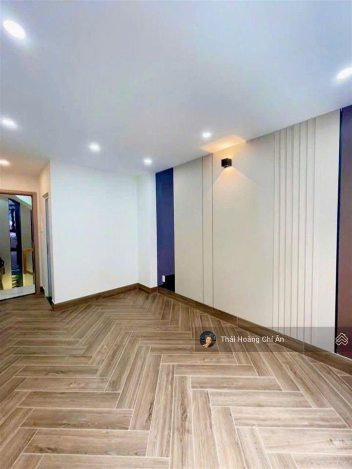 Nhà mới 5 tầng kế bên công viên khánh hội q4  chỉ 4,95 tỷ  sang q1 5 phút