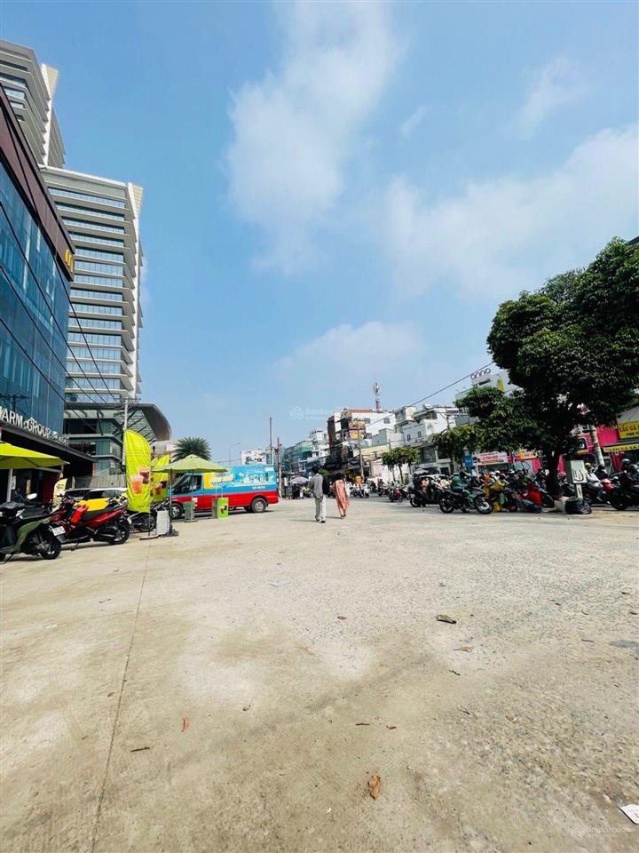 Tòa nhà 7 tầng cmt8 ngã 6 dân chủ q10  ngang 6m  hđ thuê 2,1 tỷ/năm