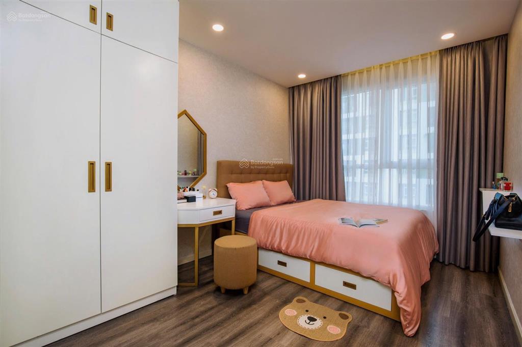 Cực hiếm duy nhất 1 căn  chính chủ gửi bán căn hộ kris vue 1pn tầng trung, có nội thất giá 4.1tỷ