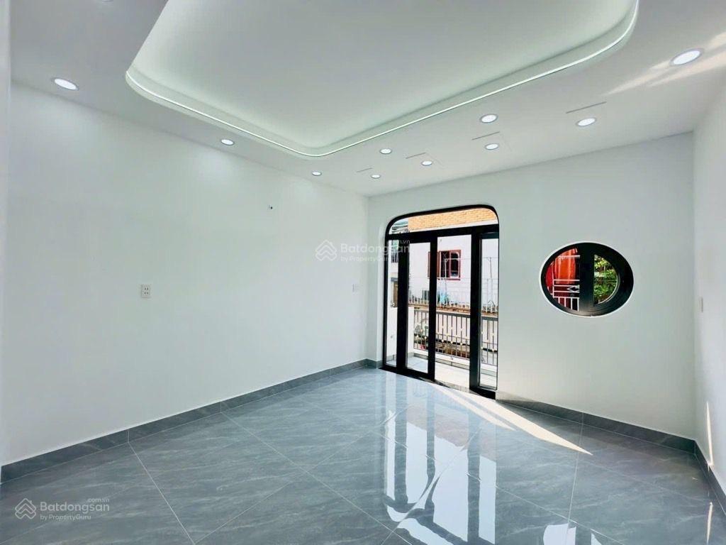 . nhà mặt tiền kinh doanh ht17 2 tầng đẹp nở hậu tài lộc