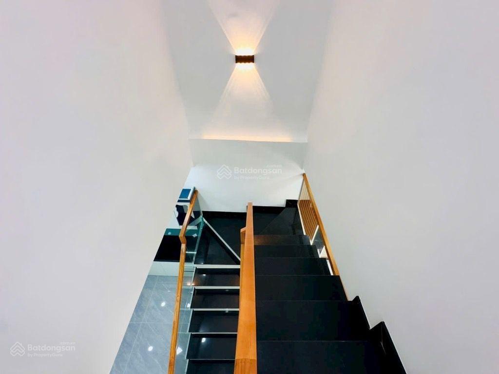 . nhà mặt tiền kinh doanh ht17 2 tầng đẹp nở hậu tài lộc