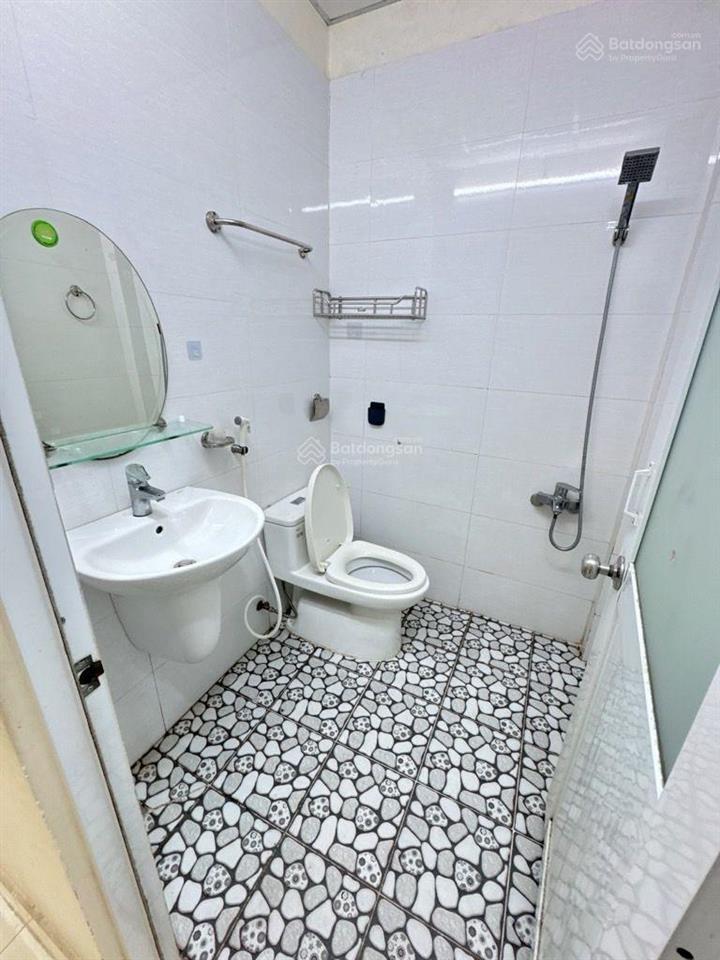 Nhà đẹp đông hưng thuận hẻm 6m gần mặt tiền dt 5.4 x 20m (107m) vuông vức