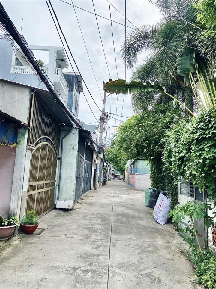 Giảm còn 4.999 tỷ nhà 100m2 nguyễn văn quá hẻm ô tô thông 4pn giá cực hiếm q12