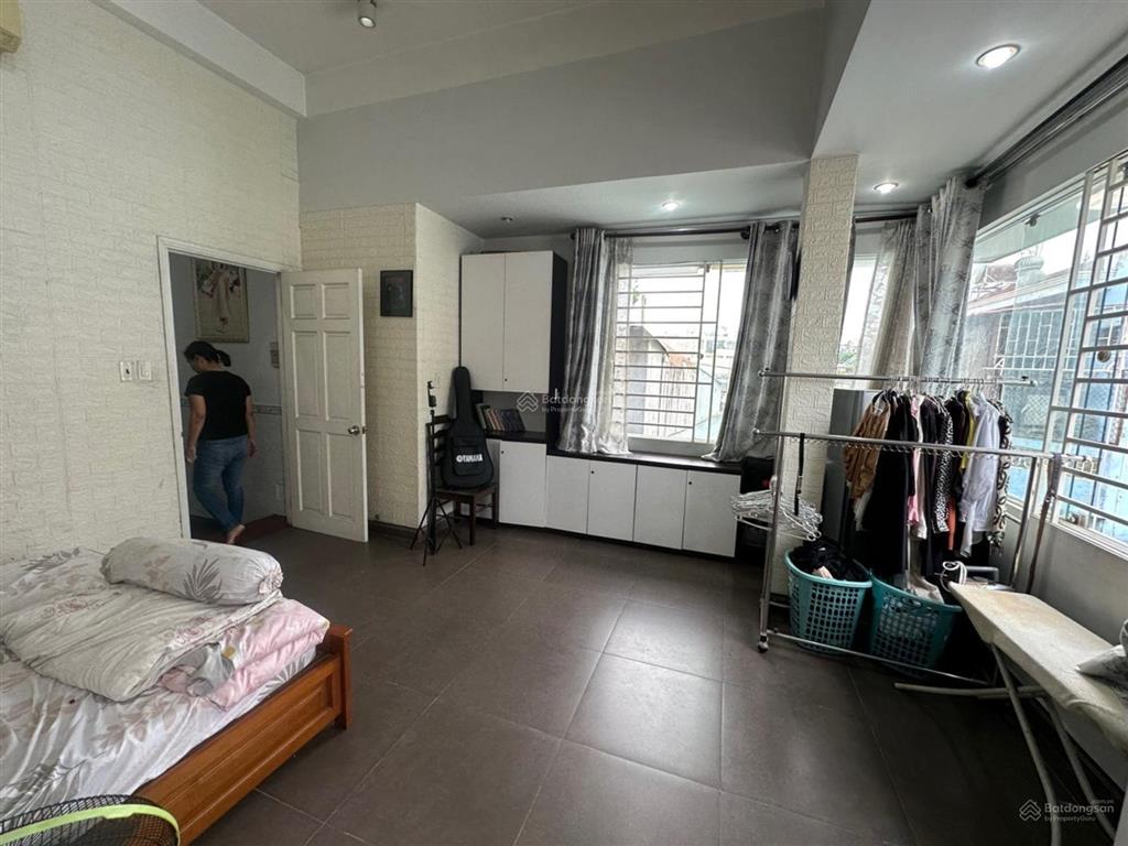 Nở hậu 6.7m, nhà đẹp gần chợ, chỉ 5.3 tỷ