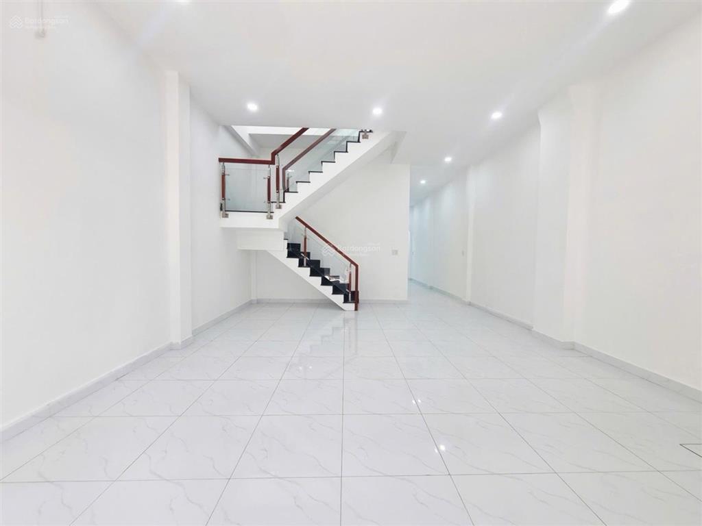Nhà mới hẻm xe hơi huỳnh thị hai, 5.4x15m
