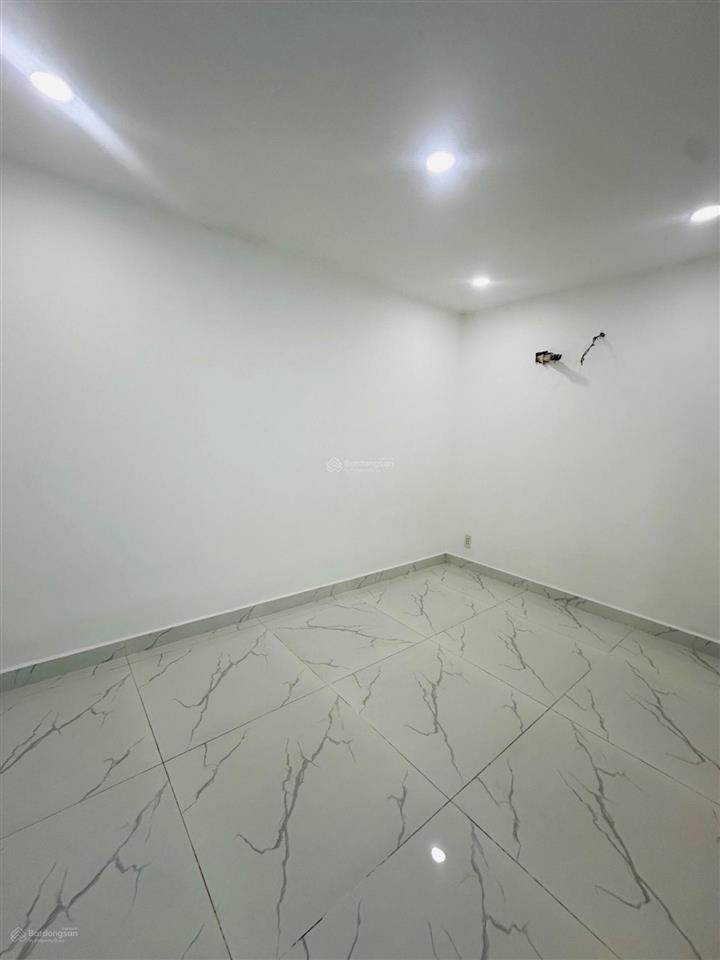 1.99 tỷ nhà hxh đông hưng thuận 4x26m nở hậu 5m 4pn