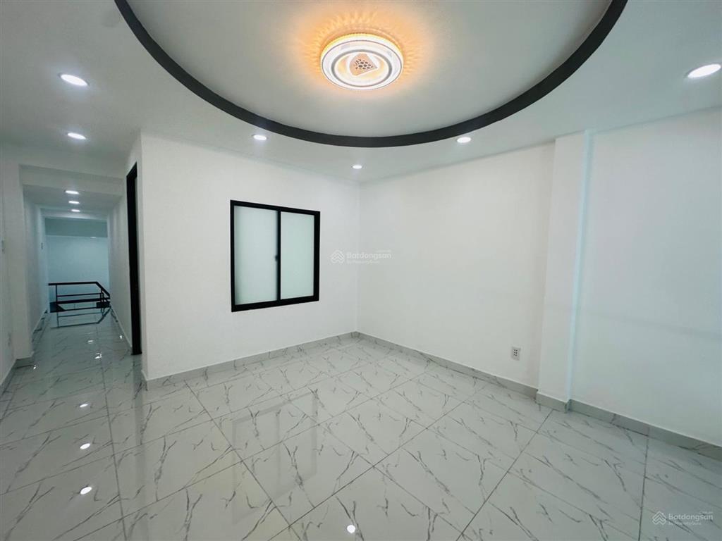 1.99 tỷ nhà hxh đông hưng thuận 4x26m nở hậu 5m 4pn