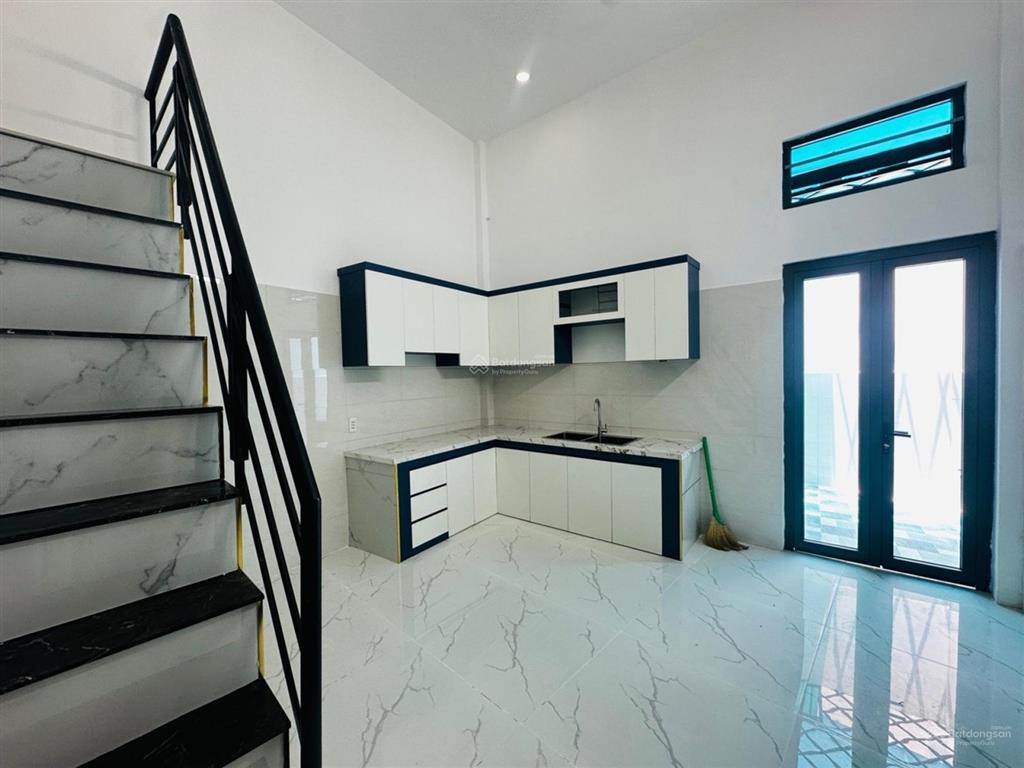1.99 tỷ nhà hxh đông hưng thuận 4x26m nở hậu 5m 4pn