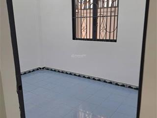 Nhà góc 2 tầng 3 căn cho thuê 18tr/tháng cách mt phan văn hớn 10m sát metro số 2