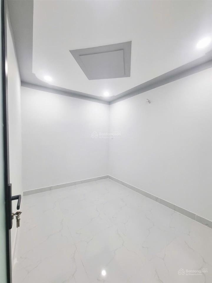 Nhà đẹp ht45 2 tầng hẻm xe hơi shr giảm còn 2,999 tỷ