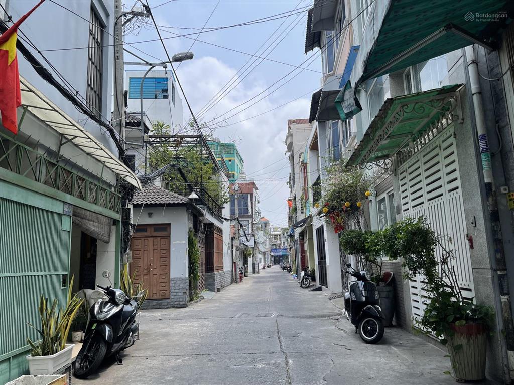 Bán nhà hẻm 6m cách mạng tháng 8, 3 tầng 3pn, 42m2,khu phân lô, ngay metro, giáp q.10