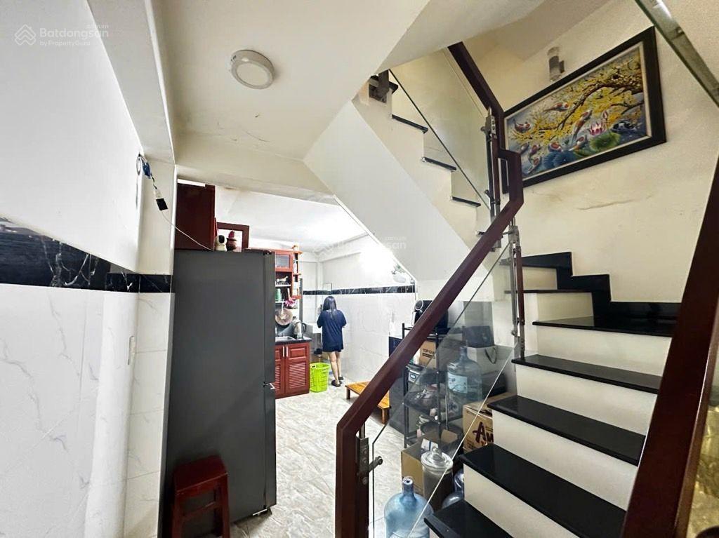 Bán nhà hẻm 6m cách mạng tháng 8, 3 tầng 3pn, 42m2,khu phân lô, ngay metro, giáp q.10