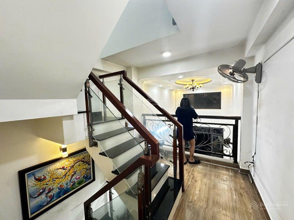 Bán nhà hẻm 6m cách mạng tháng 8, 3 tầng 3pn, 42m2,khu phân lô, ngay metro, giáp q.10