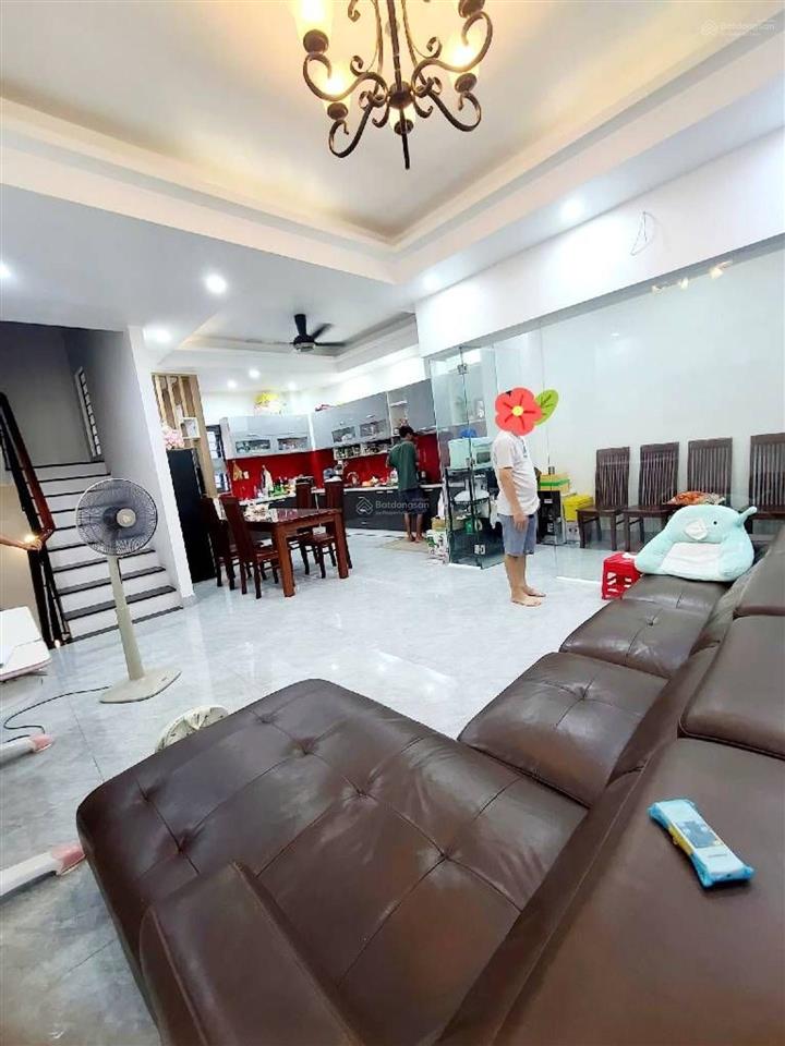 Bán nhà tân bình, kế bên q.10  khu phân lô  55m2  xe hơi ngủ trong nhà  5 tầng  ngang 6 vuông