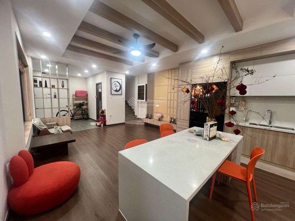 Bán nhà ngay vòng xoay dân chủ quận 10  ngang 9.5  50m2  full nội thất, phong cách nhật, 3 tầng