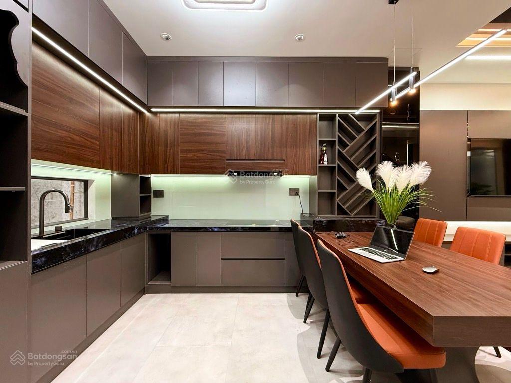 Đối diện hà đô centrosa quận 10, mới đep ở ngay, ô tô tới nhà, 62m2, ngang 5,2m, full nội thất