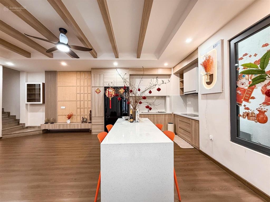 Bán nhà quận 10, ngang 9.5m hiếm, 50m2, gần mặt tiền, giá 8,5 tỷ
