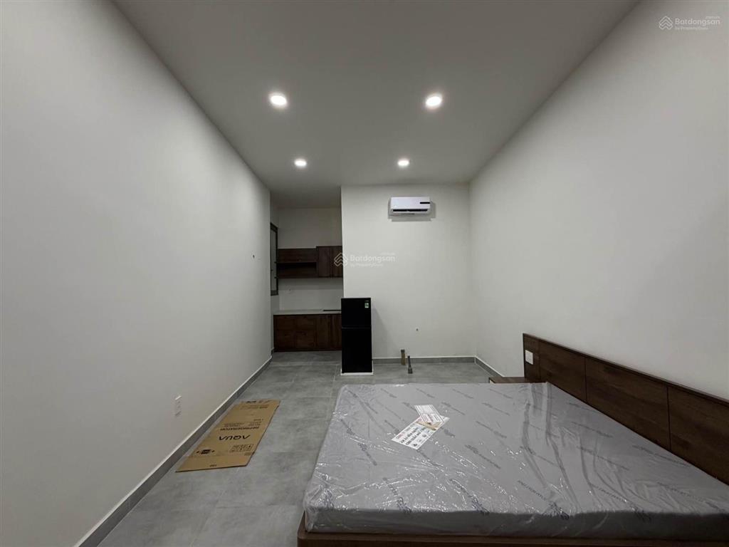Bán nhà đường lạc long quân, đối diện đh bách khoa, 104m, 10 phòng, dt 45tr/ tháng, 4,7%/ năm