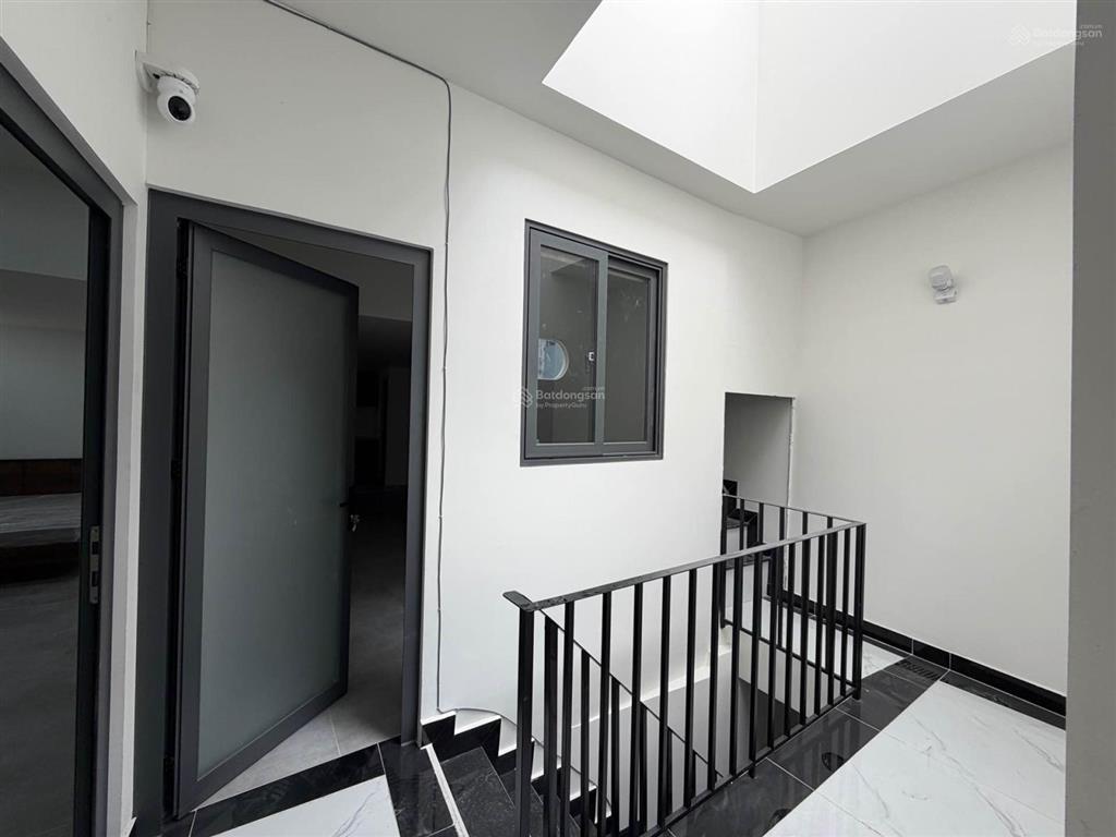 Bán nhà đường lạc long quân, đối diện đh bách khoa, 104m, 10 phòng, dt 45tr/ tháng, 4,7%/ năm