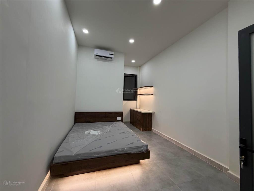 Bán nhà đường lạc long quân, đối diện đh bách khoa, 104m, 10 phòng, dt 45tr/ tháng, 4,7%/ năm