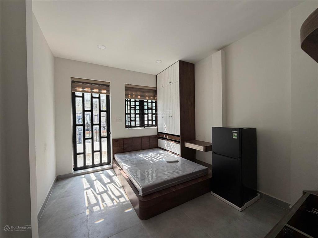 Bán nhà đường lạc long quân, đối diện đh bách khoa, 104m, 10 phòng, dt 45tr/ tháng, 4,7%/ năm