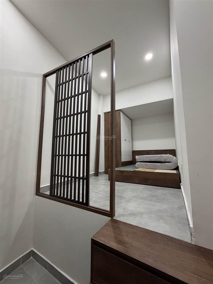 Bán nhà đường lạc long quân, đối diện đh bách khoa, 104m, 10 phòng, dt 45tr/ tháng, 4,7%/ năm