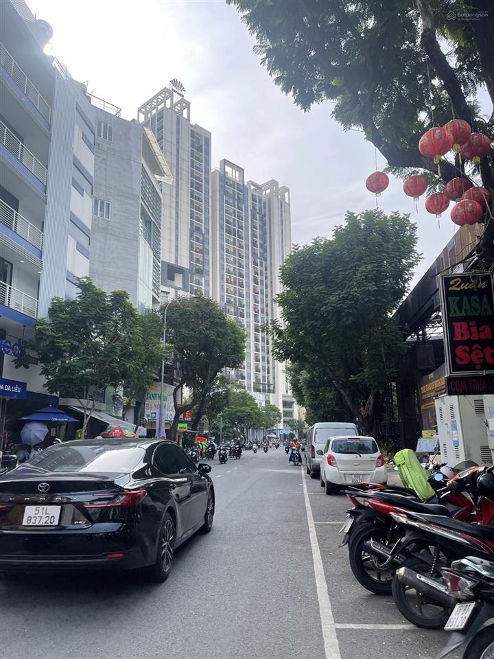 Bán chdv ngay sát hà đô centrosa hxh q.10  hđt 65tr/ tháng  60m2  10pn  ngang hơn 5m