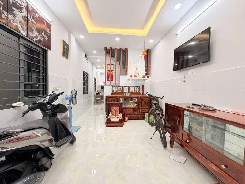 Bán nhà trung tâm quận 10, gần nhà hát hòa bình, ô tô tới nhà, 3 tầng, 45m2, ở ngay chỉ 8,9 tỷ