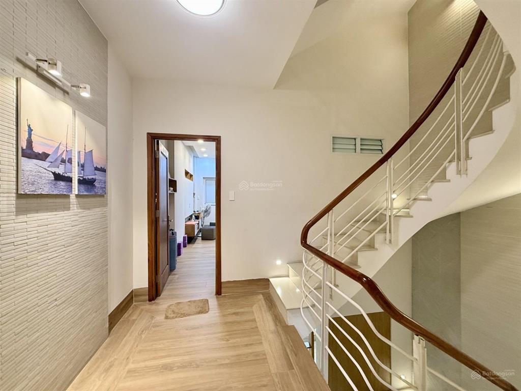 Bán nhà hẻm ô tô 7m sư vạn hạnh, kế vạn hạnh mall, bv 115, phường 13, q.10 63m2, 4,5x14, 5 tầng