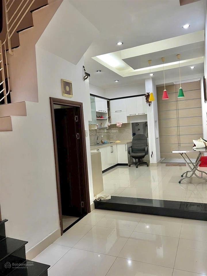 Bán nhà đường nguyên ngọc lộc quận 10, hẻm xe hơi 5m, 65m, 4 tầng, 5 phòng ngủ, giá 13.5 tỷ