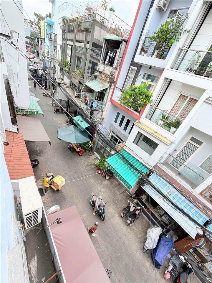 Bán nhà đường lý thái tổ quận 10, hẻm 8m ô tô quay đầu, 3 tầng, 4x12, giá 10,8 tỷ