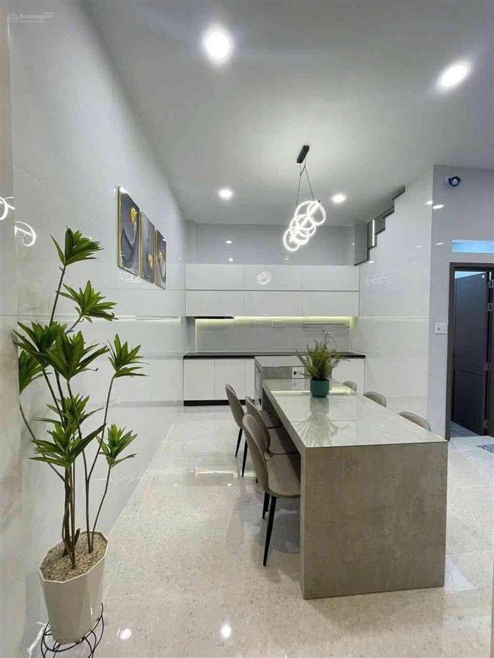 Bán nhà đường âu cơ giáp quận 10  quận 11, 48m, thang máy, full nội thất, giá 8.2 tỷ