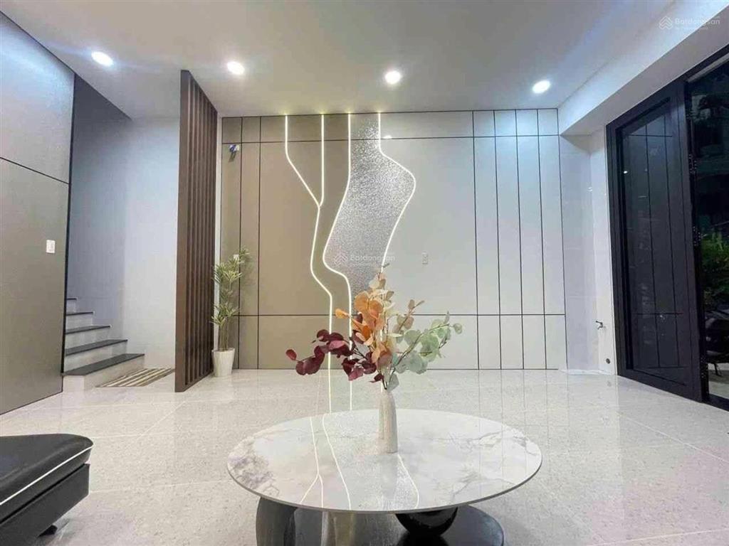 Bán nhà đường âu cơ giáp quận 10  quận 11, 48m, thang máy, full nội thất, giá 8.2 tỷ