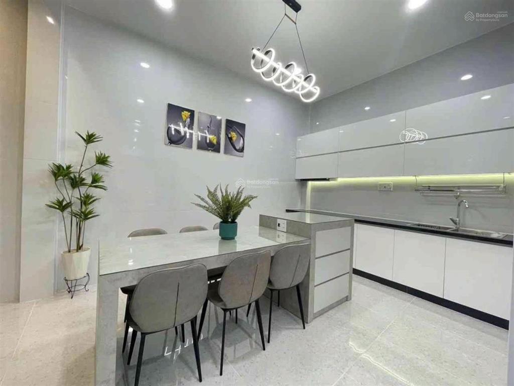 Bán nhà đường âu cơ giáp quận 10  quận 11, 48m, thang máy, full nội thất, giá 8.2 tỷ