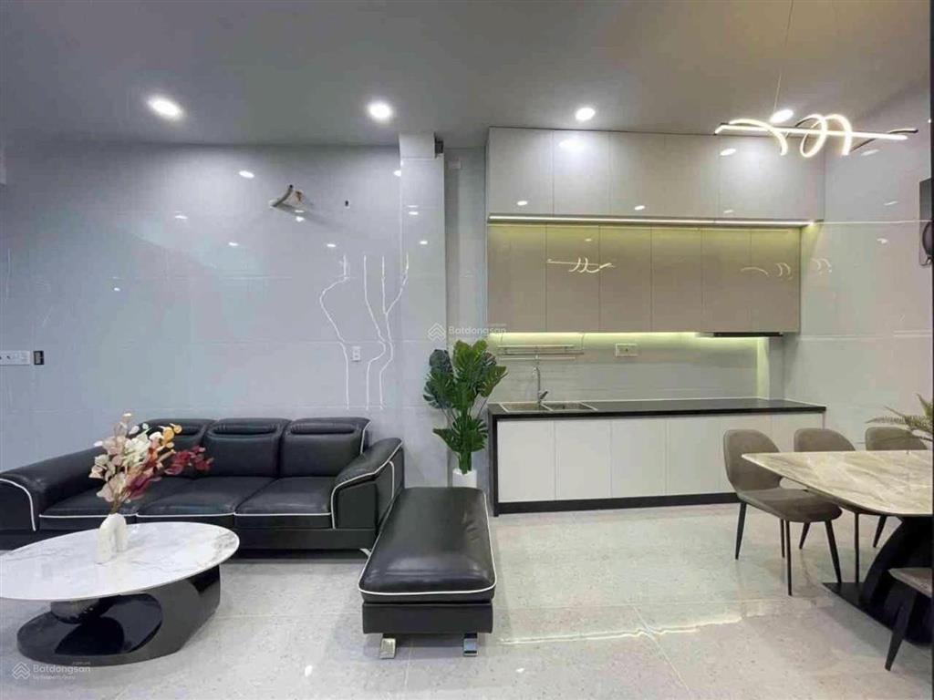 Bán nhà đường âu cơ giáp quận 10  quận 11, 48m, thang máy, full nội thất, giá 8.2 tỷ