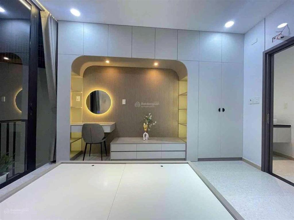 Bán nhà đường âu cơ giáp quận 10  quận 11, 48m, thang máy, full nội thất, giá 8.2 tỷ