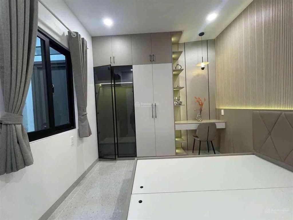 Bán nhà đường âu cơ giáp quận 10  quận 11, 48m, thang máy, full nội thất, giá 8.2 tỷ