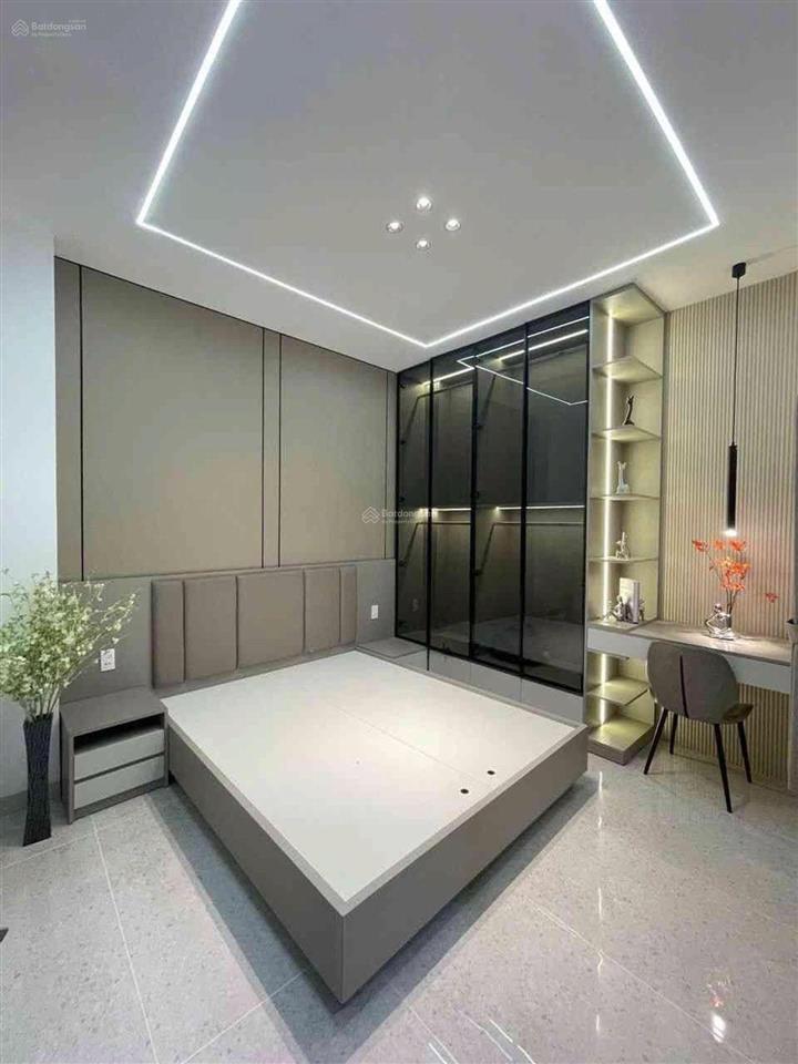 Bán nhà đường âu cơ giáp quận 10  quận 11, 48m, thang máy, full nội thất, giá 8.2 tỷ