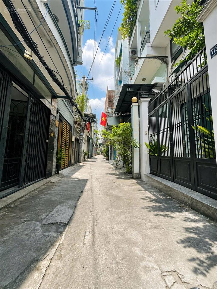 Bán nhà quận 10, hẻm trước nhà 4m, 30m2, 4 tầng, 4 phòng, chỉ 5,8 tỷ