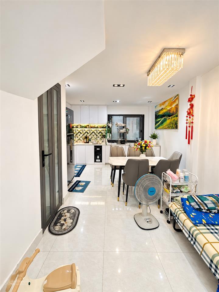 Bán nhà quận 10, hẻm xe hơi, 46m2, ngang 4m, 3 tầng, mới đẹp ở ngay 9,2 tỷ