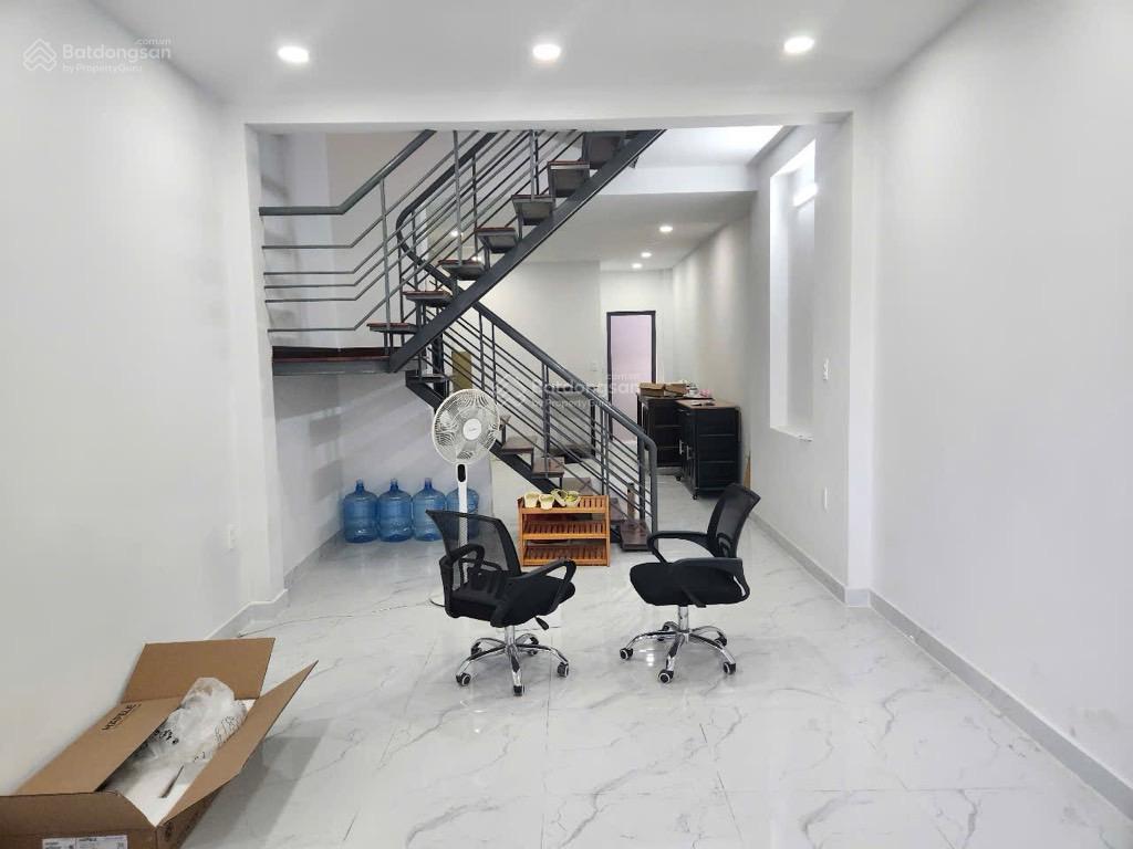 Nhà phố 2 tầng dtcn hơn 60m2 nội thất cao cấp kế bên lottemart tân hưng q7. chỉ 6.5 tỷ