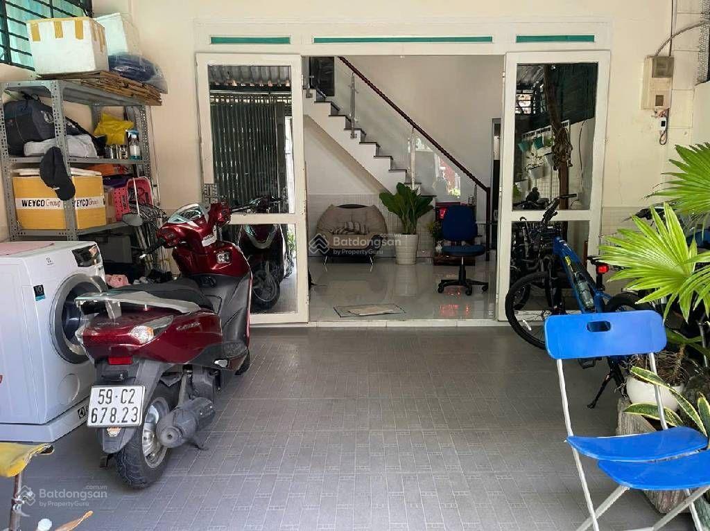 Nhà ngay cc mỹ phú  lâm văn bền q7  xh tới nhà  có dòng tiền 11tr/tháng  chỉ 8,6 tỷ