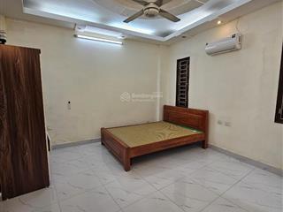 Gđ cần bán nhà 5 t, chủ nhà tự xây rất chắc chắn, phố khương hạ, ngõ rất nông thoáng