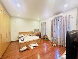 Bán nhà phân lô, cầu giấy, vỉa hè rộng, đường trước nhà 7m, ô tô dừng đỗ, kd tốt, sổ đẹp